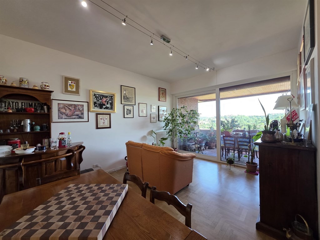 SIENA CENTRO: ZONA LUPE. Elegante appartamento ristrutturato con garage