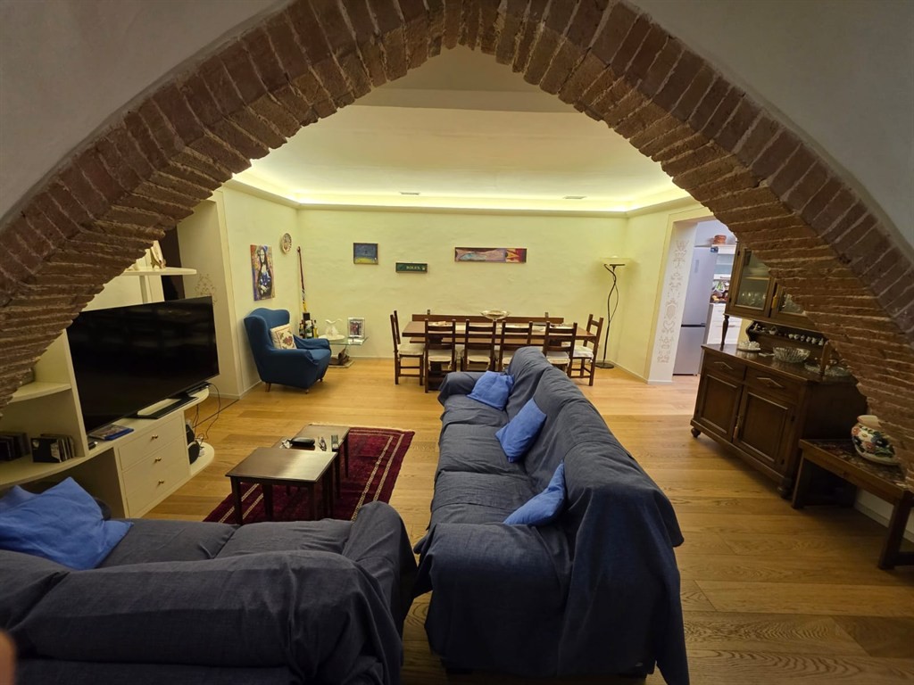 Appartamento finemente ristrutturato in elegante palazzo – Via Montanini, Siena