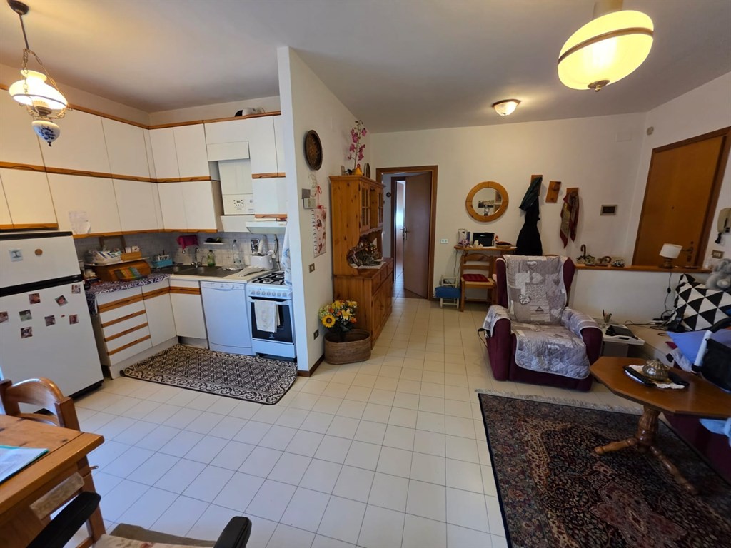 Appartamento con balconi, cantina e posto auto in zona San Miniato