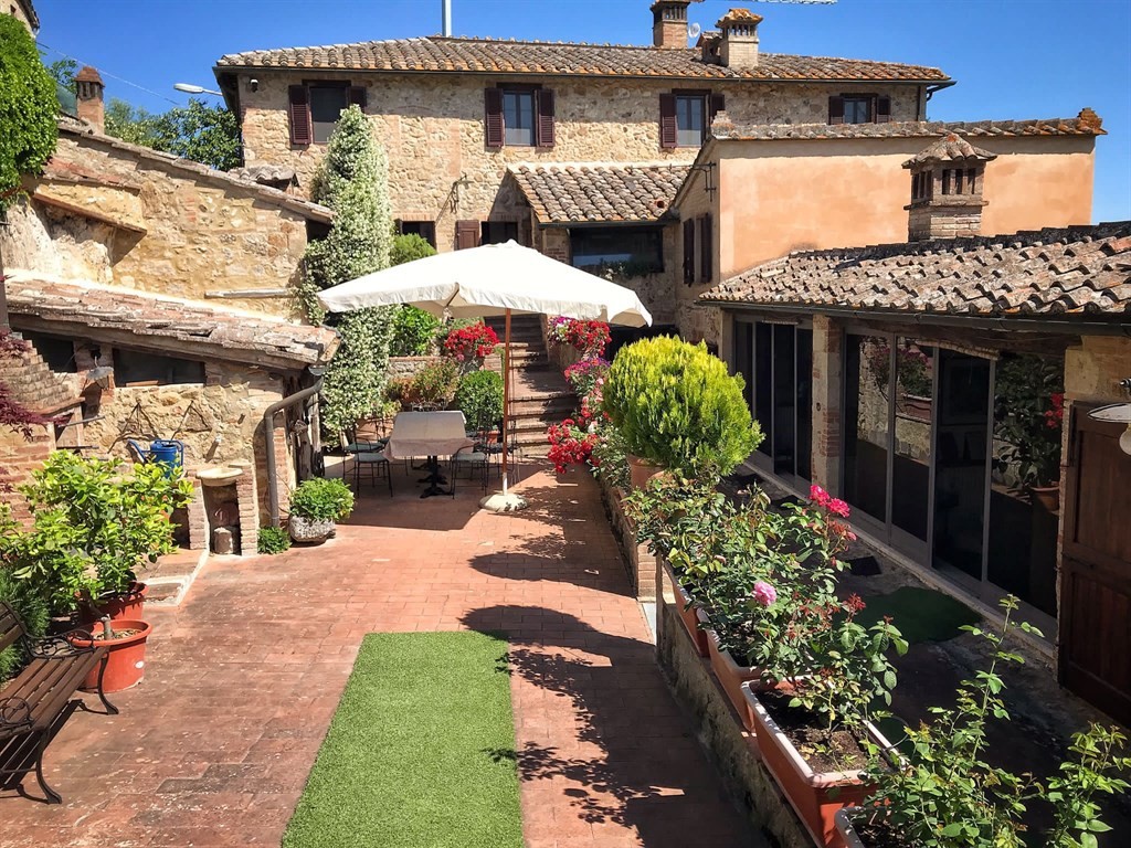 Casale finemente ristrutturato nella Montagnola Senese – a soli 6 km da Sovicille (SI)