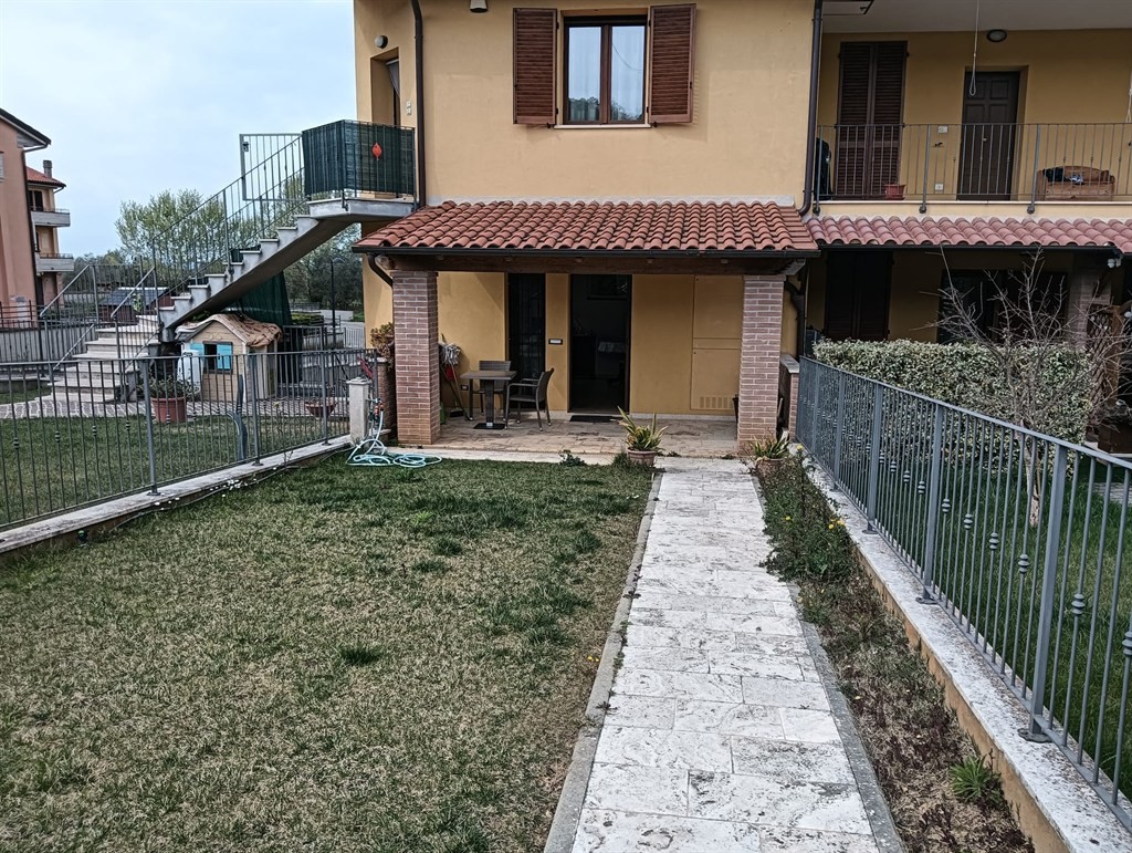 Rapolano Terme: Appartamento con ingresso indipendente, giardino privato e ascensore esclusivo