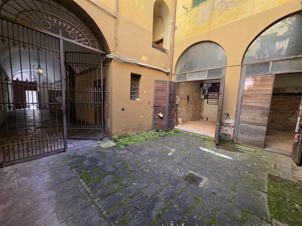 Garage e magazzini in pieno centro storico di Siena