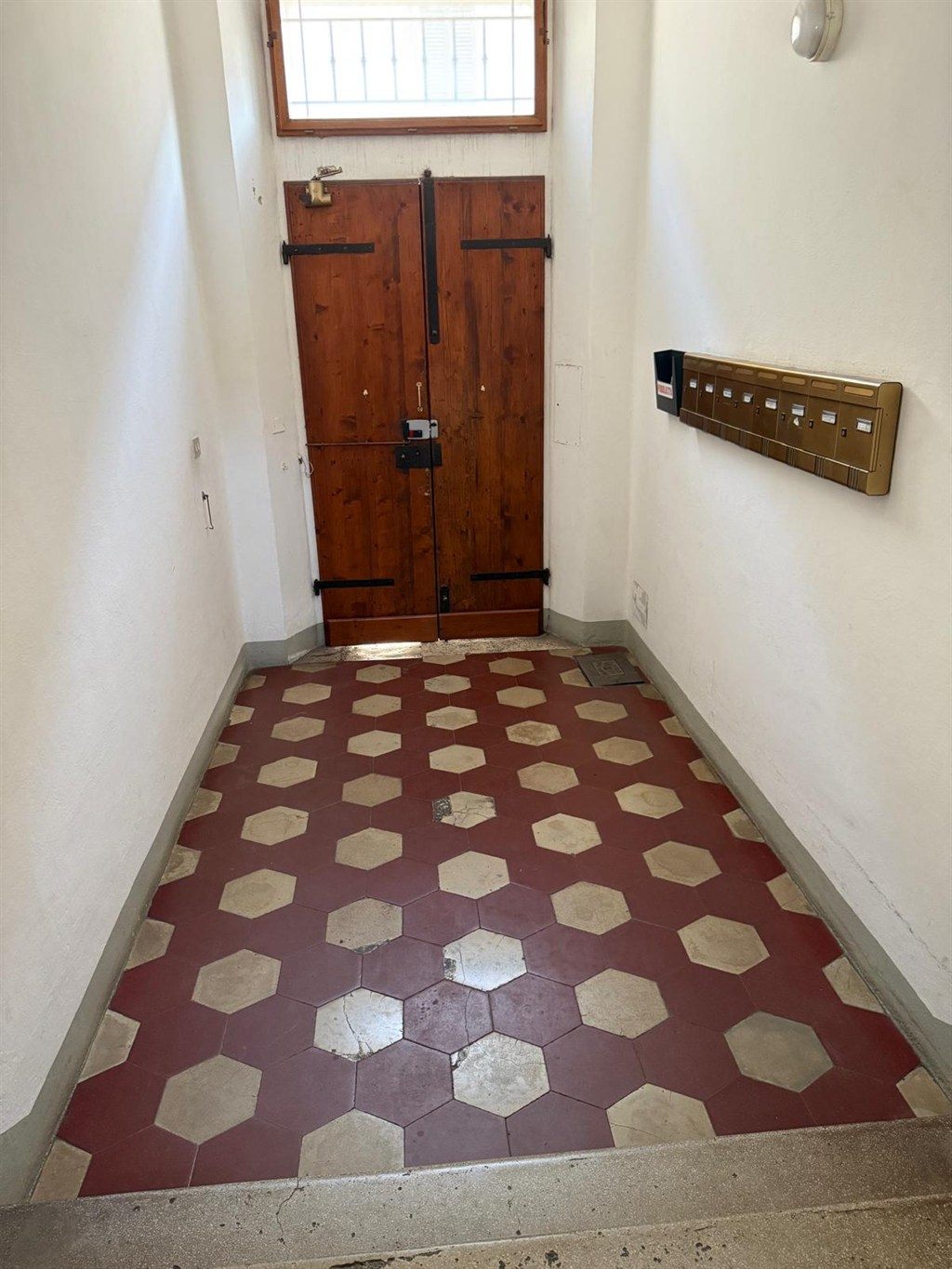 Appartamento con cantina e posto auto, Porta Camollia