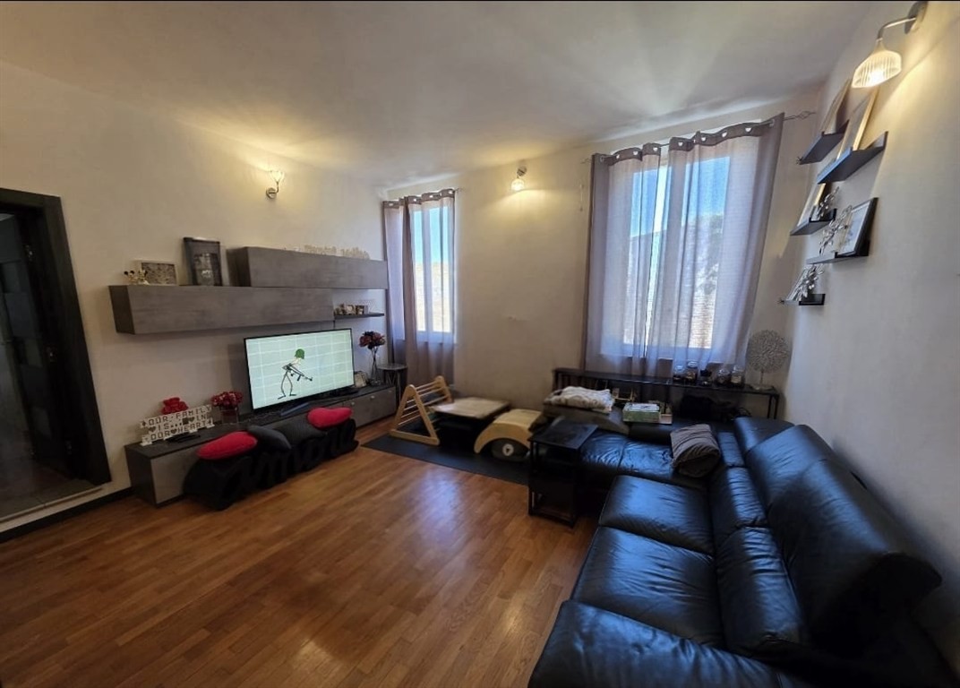 SIENA, CENTRO STORICO:PORTA CAMOLLIA. Appartamento ristrutturato posto al piano primo