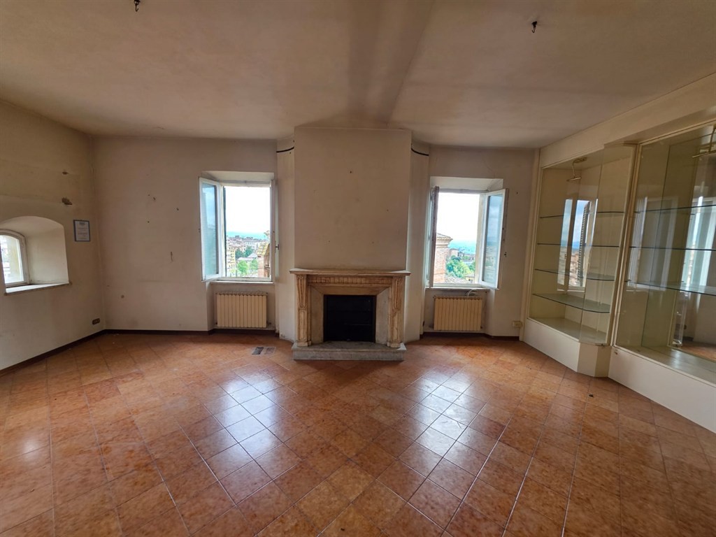 SIENA, CENTRO STORICO. Prestigioso appartamento con loggia panoramica