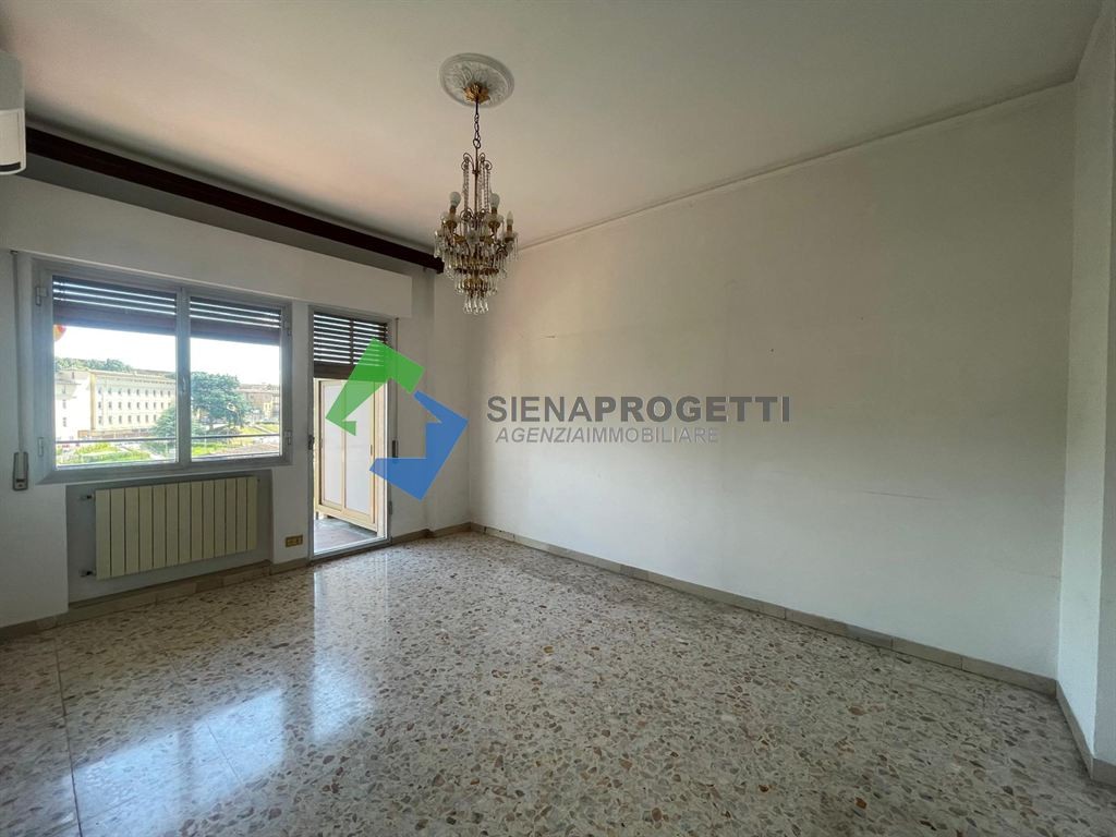 Zona Oncinello a Siena, appartamento con ampio balcone panoramico.