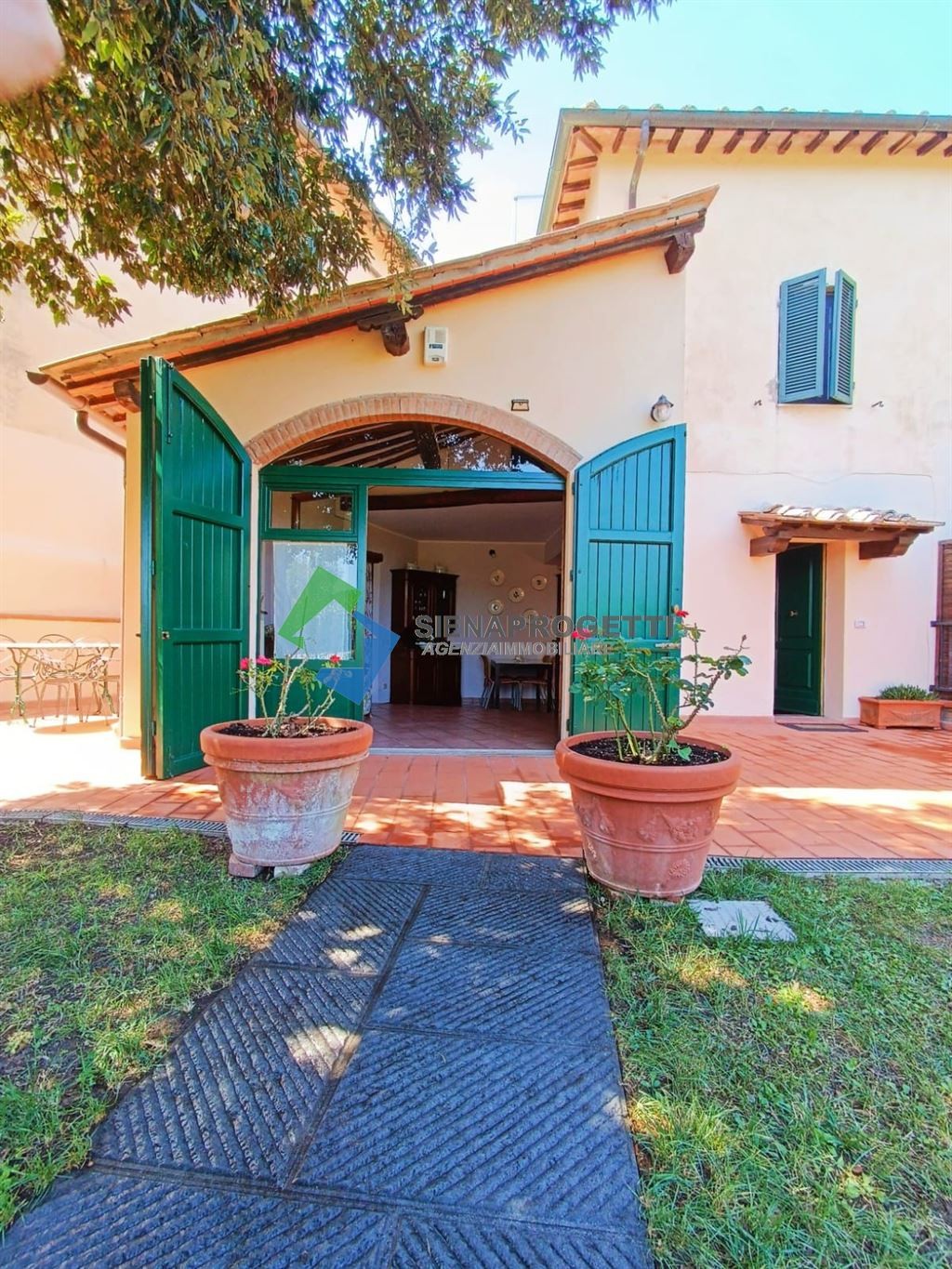 Costafabbri, splendido appartamento a piano terra con giardino a pochi minuti dalla città