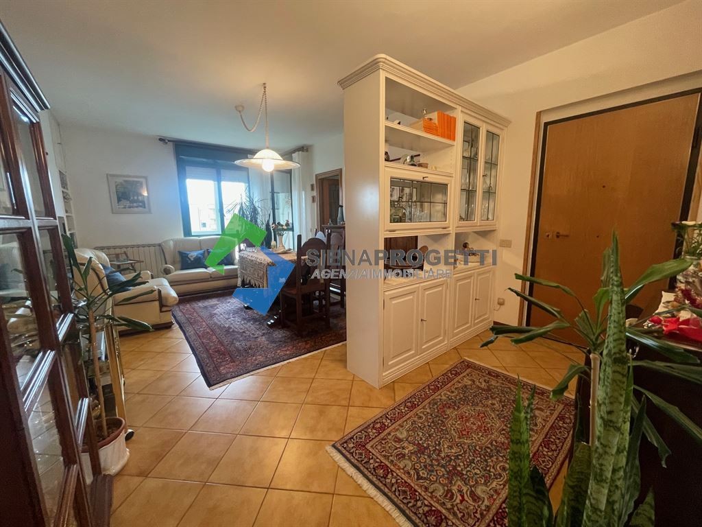 Appartamento a San Miniato con tre camere, due bagni, posto auto in garage e cantina.